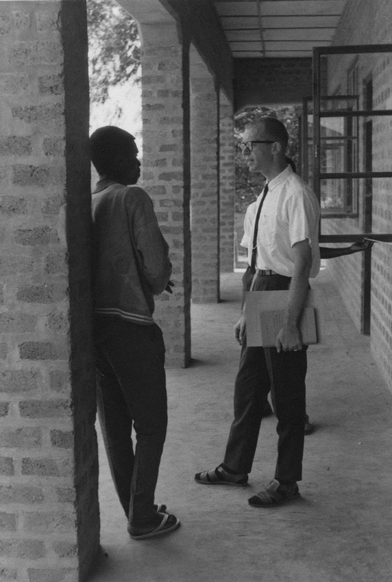 Anthony Epp, one of twelve Teachers Abroad Program (TAP) participants who arrived in the Congo after a year of French study in Belgium, talks with a student at Sundi-Lutete Secondary School, Congo, in 1967. (Photo courtesy of Anthony Epp)
