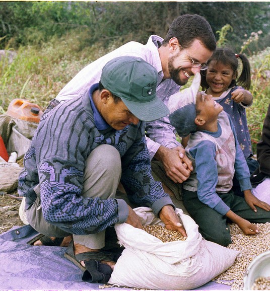 Patrocinio Garvizu (from left),
Doug Beane and Cresencia Garcia
gathered with a local family in
Juan Ramos, an isolated mountain
community in Bolivia, to sort beans
that were just harvested. Edwin
and Maricela Calderon, two of the
four children in the family, helped
with the task. Garvizu and Garcia,
both national staff, worked with
community members to set priorities
for agriculture-related projects.
(MCC photo/Linda Shelly)